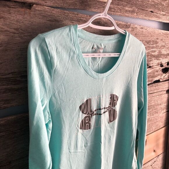 UNDER Armour size Med light turquoise long sleeve graphic print logo top - Picture 2 of 4